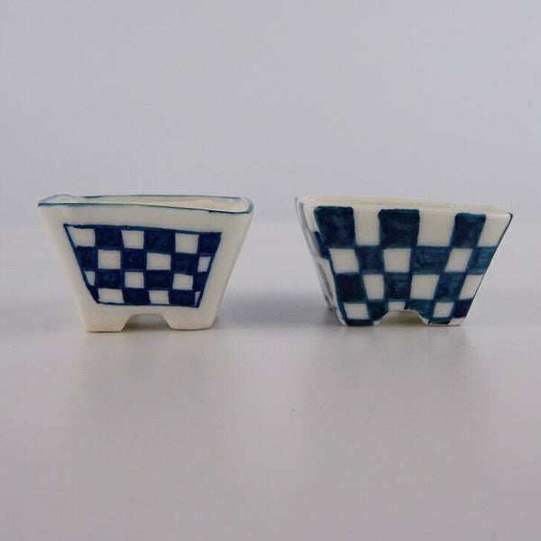 盆栽鉢 ゆうき祥石 2点セット 豆鉢 長辺 約4cm 正方鉢 染付 格子柄 観賞用  新品 d1198420085