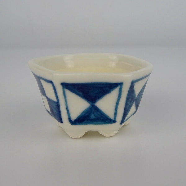 盆栽鉢 ゆうき祥石 三代目 豆鉢 長辺 約3.5cm 六角鉢 染付 格子  新品 j1198417116