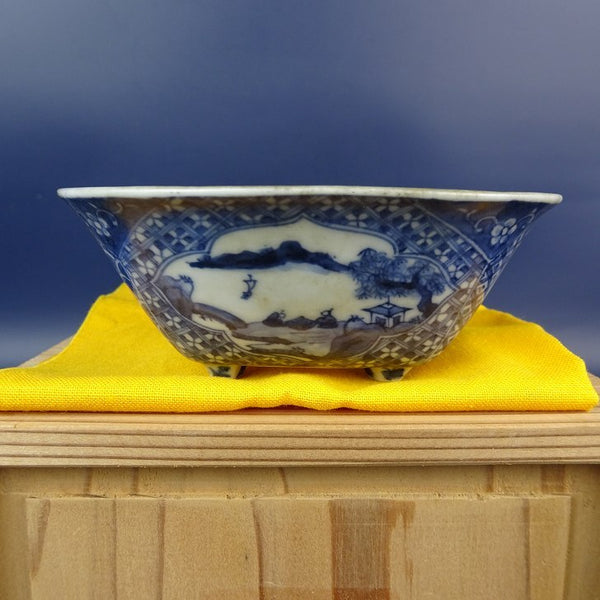 中古盆栽鉢 清みづ 小鉢 長辺 約9.8cm 正方鉢 染付 窓抜 風景画 舟 人物 松 花 蝶 山水図 模様 箱付 布付 観賞用  中古鉢 s1198414523