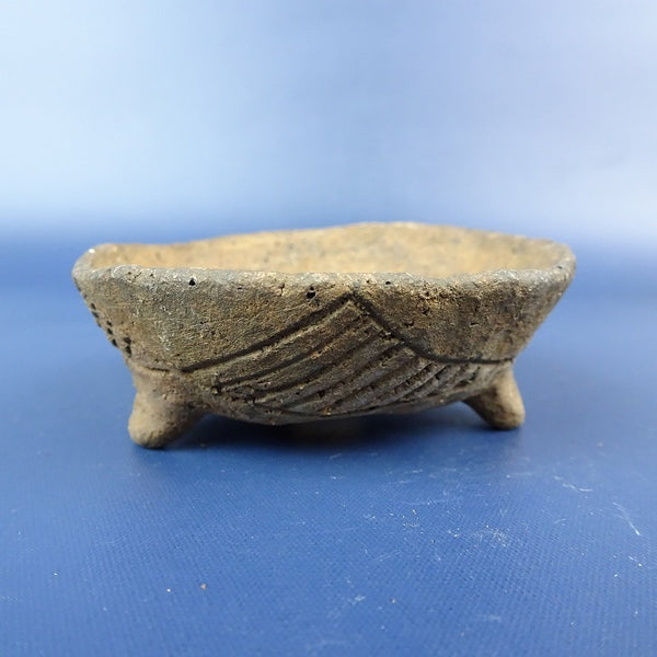 中古盆栽鉢 落款あり 小鉢 長辺 約6.5cm 丸鉢 釘彫 泥鉢  中古鉢 g1198419079