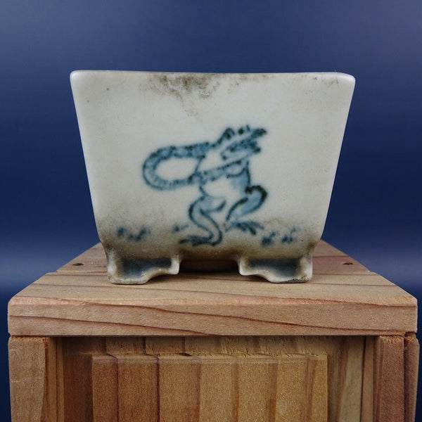 中古盆栽鉢 落款なし 小鉢 長辺 約5.3cm 正方鉢 染付 鳥獣戯画 蛙 兎 箱付 観賞用  中古鉢 e1198404598