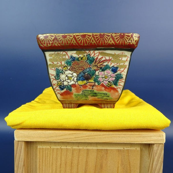 中古盆栽鉢 九谷 庄三 小鉢 長辺 約7cm 正方鉢 色絵 花 松 鳥 人物 箱付 布付 絵鉢 観賞用  中古鉢 q1198418507