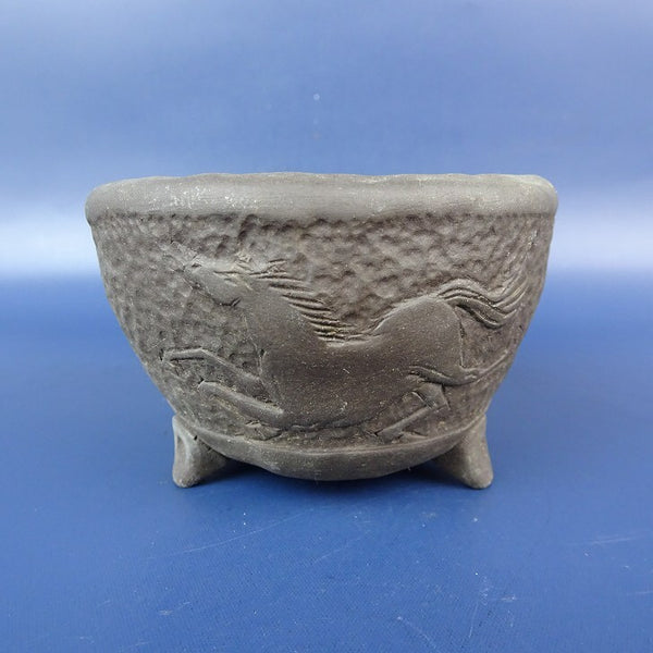 中古盆栽鉢 神戸 修 小鉢 長辺 約8.5cm 丸鉢 浮彫 馬 ウマ 泥鉢  中古鉢 n1198408038