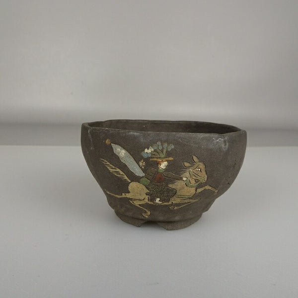 中古盆栽鉢 神戸 修 小鉢 長辺 約 8.2cm 丸鉢 彫入 色絵 人物 馬 上げ馬まつり 泥鉢 鑑賞 観賞用  中古鉢 n1205010214