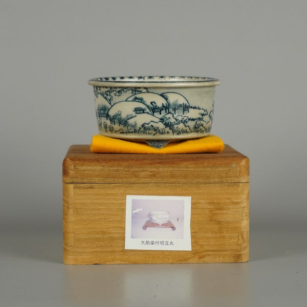 中古盆栽鉢 大助 小鉢 長辺 約 9.3cm 丸鉢 染付 山水図 雪 舟 風景 模様 箱付 布付 鑑賞 観賞用  中古鉢 u1206109914
