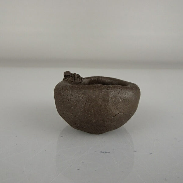 中古盆栽鉢 春雀 豆鉢 長辺 約 4.5cm 丸鉢 蛙付 カエル ミニ鉢 泥物  中古鉢 n1212042950